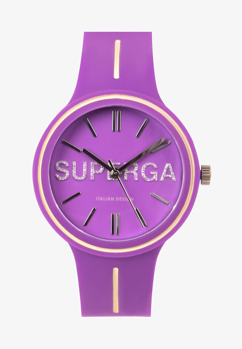 Montre en silicone violet avec des accents dorés, dotée d'un cadran rond, d'aiguilles argentées et du mot "SUPERGA" en paillettes. Texture lisse.