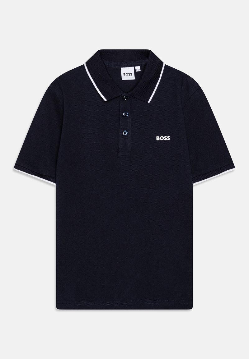 Polo bleu marine avec détails de col blanc, patte de boutonnage à trois boutons et logo brodé 'BOSS' sur le côté gauche. Matière en coton.
