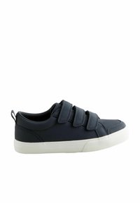 Marineblauwe sneaker met drie klittenbandsluiting, rubberen zool en gestructureerde zijpanelen. Voorzien van een klein hieltab voor gemakkelijk aan- en uittrekken.
