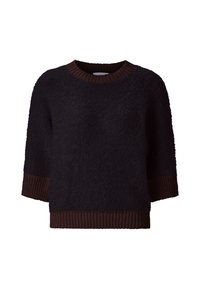 Maglione nero peloso con colletto rotondo, maniche a tre quarti e polsini e orlo a coste marroni. Texture morbida e vestibilità rilassata.