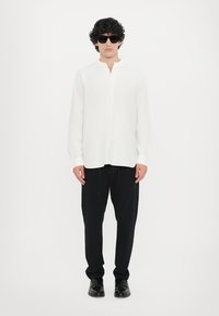 CLOSED VIGO TAPERED - Chinos tipa bikses - dark night
