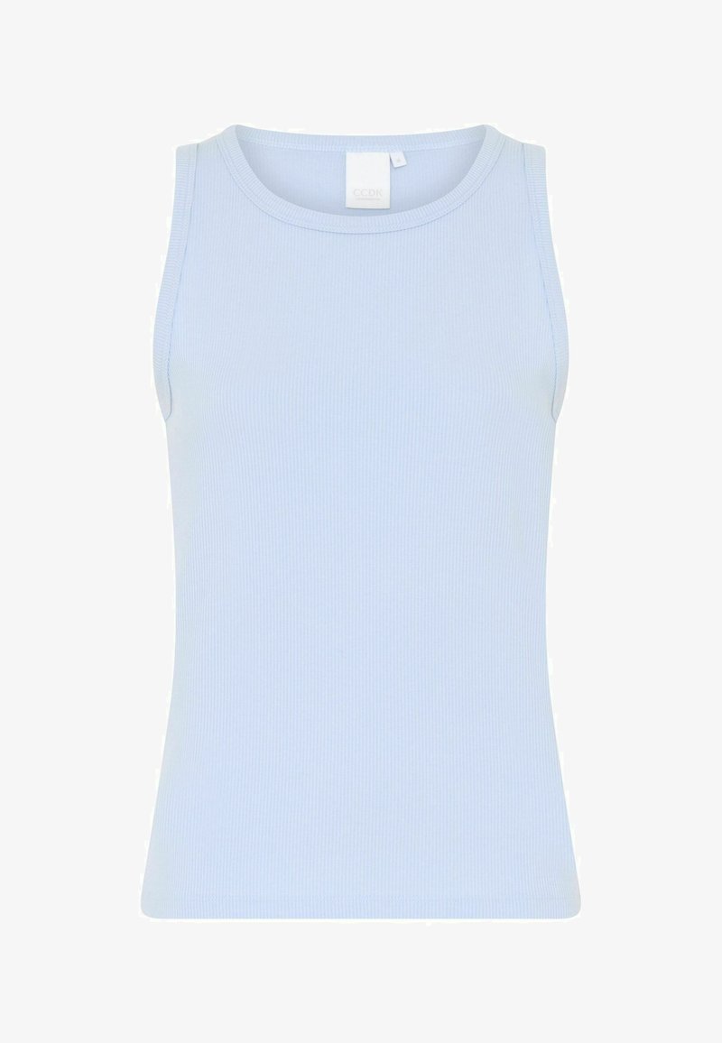 Šviesiai mėlynas raukšlių rašto tankas su apvaliu kaklu ir plačiomis petnešomis. Medžiaga atrodo minkšta, su siauru siluetu. Nėra matomų raštų ar akcentų.