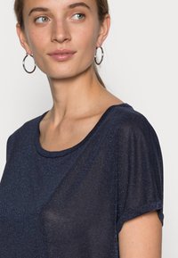 Mos Mosh TEE - T-shirt estampada - salute navy