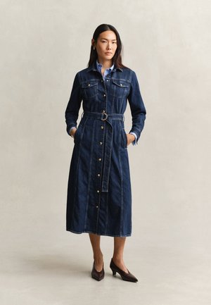 GANT, BELTED DENIM MIDI DRESS - Robe en jean - dark blue