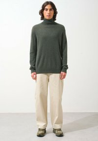 BANGE - Svetr - mottled khaki