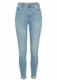 Vaqueros ajustados en denim azul claro. Presentan un cierre de botón, diseño de cinco bolsillos y puños enrollados en los tobillos. Textura suave.