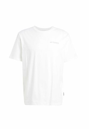 Camiseta blanca de manga corta con cuello redondo y pequeño logotipo "TERREX" en la parte superior izquierda del pecho.