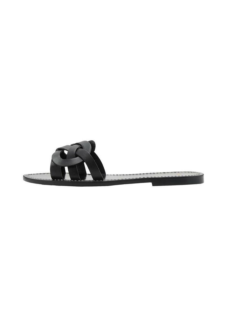 Sandale plate negre cu un design de curea țesută, realizate din piele netedă, cu o talpă minimalistă și fără ornamente.