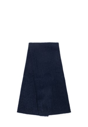 Granatowy, prążkowany szalik wykonany z miękkiej tkaniny, prostokątny kształt, z teksturowaną powierzchnią oraz delikatnymi detalami wzoru.