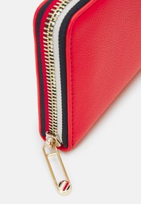 Tommy Hilfiger ESSENTIAL  - Portemonnee - fierce red