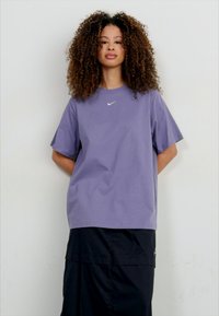 Nike Sportswear TEE - Základné tričko - daybreak