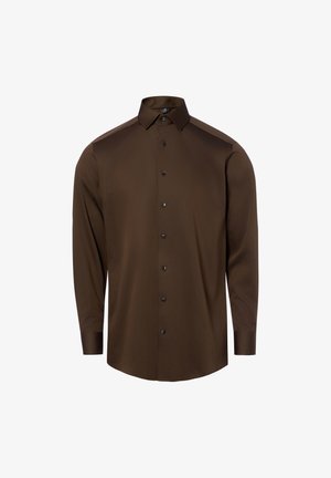 Camicia da uomo marrone scuro a maniche lunghe con colletto appuntito e bottoni neri davanti, mostrata su sfondo bianco.
