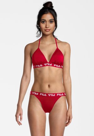 Set di bikini rosso con top a triangolo con logo Fila e parte inferiore abbinata con elastico in vita con logo. Tessuto morbido, spalline regolabili, copertura minima.