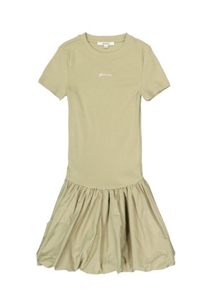 Hellolivgrünes kurzärmeliges Kleid mit geripptem Oberteil, gerafftem Rock und kleinem weiß besticktem Schriftzug auf der Brust.