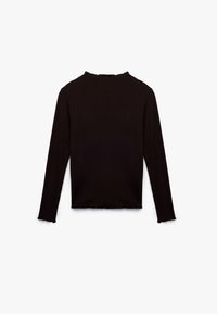 Schwarzes Langarmoberteil mit geripptem Material, runder Ausschnitt und einem verkürzten Saum mit fransigen Kanten.