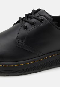 Dr. Martens CREWSON UNISEX - Hétköznapi fűzős cipő - black