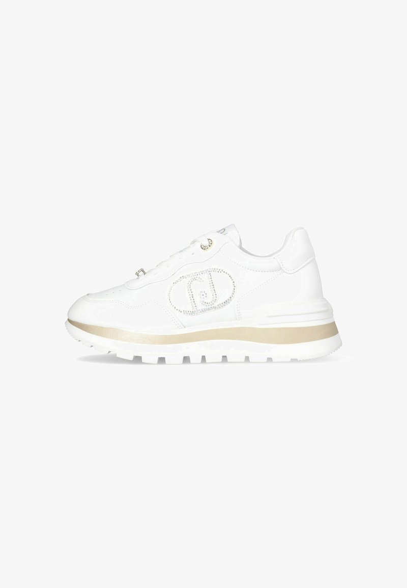 Sneaker in pelle bianca con una striscia d'accento dorata, suola texturizzata e dettaglio decorativo del logo con strass. Design con lacci.