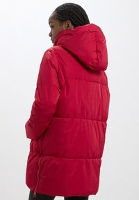 Calliope IMBOTTITO CON CAPPUCCIO - Cappotto invernale - rosso