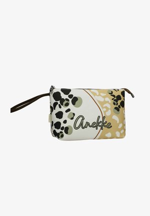Bolso de muñeca rectangular con cremallera, fondo beige y blanco, estampado de leopardo en negro y verde, y texto "Anekke" en el frente.
