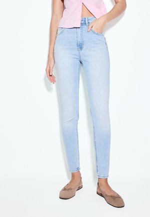 Stradivarius MIT SEHR BUND  - Jeansy Skinny Fit