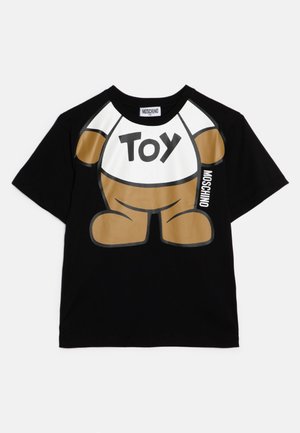 Czarny t-shirt z białym i złotym nadrukiem misia oraz napisem "TOY". Krótkie rękawy, dekolt typu crew neck, logo Moschino po boku.