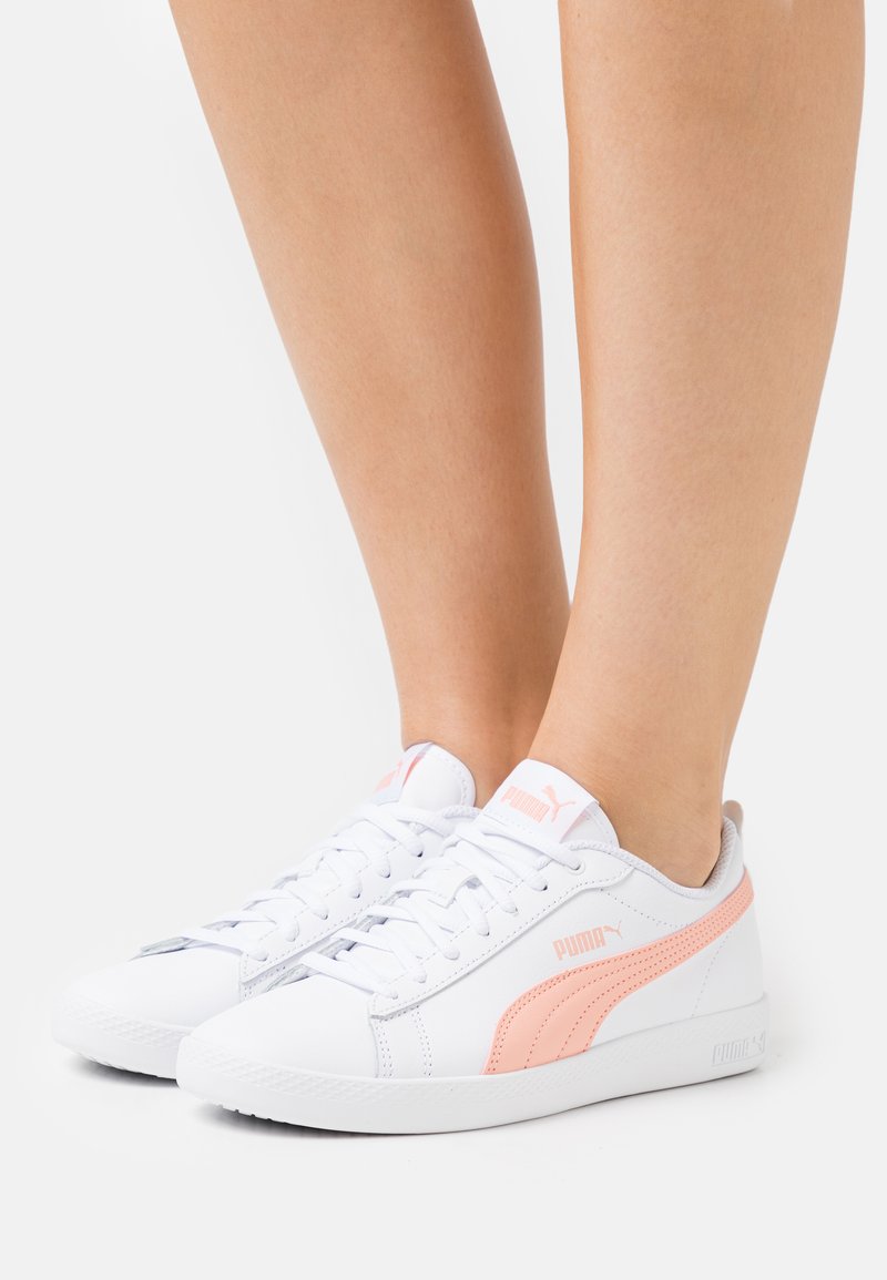 Puma SMASH - Sportcipő - white/apricot blush/black