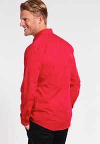 OLYMP No. Six SUPER SLIM FIT - Camisa formal - rot