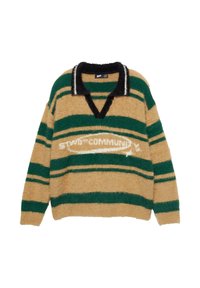 Svetrová kombinácia hnedej a zelenej s pruhovaným vzorom, s chlpatenou textúrou, výstrihom do V a bielym logom vpredu. Má čierny akcent okolo výstrihu.