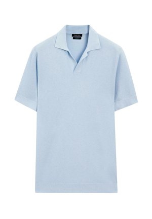 Lys blå kortærmet polo skjorte med et struktureret mønster, åben krave og lige kant. Fremstillet af åndbart stof.