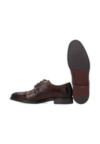 Braune Leder-Schuh mit rundem Zeh, Schnürdesign und glatter Oberfläche. Die Sohle ist dunkel mit subtilen Profildetails.