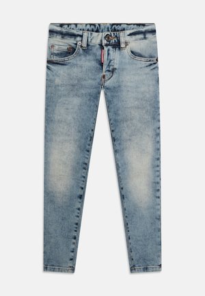 Jeans in denim blu chiaro con una vestibilità slim, design a cinque tasche e un leggero sbiadimento sul davanti, dotati di chiusura a bottone e passanti per cintura.
