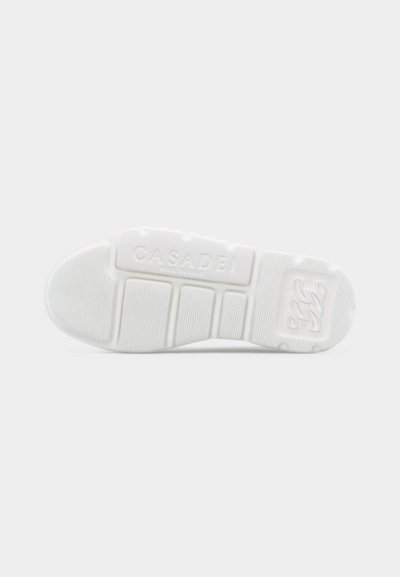 Semelle de chaussure en caoutchouc blanc avec des motifs de bande de roulement rectangulaires en relief, le marquage "CASADEI Made in Italy" et des zones de grip texturées.