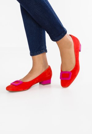 Pumps - red