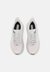 HOKA CLIFTON 9 - Tenisice za cestovno trčanje - nimbus cloud/steel wool