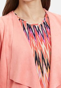 Betty Barclay Lehká bunda - pink