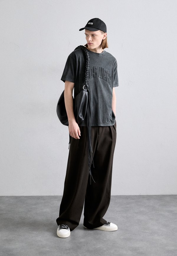 COCOON UNISEX - Cross body bag2