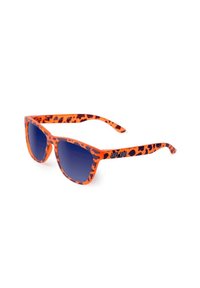Gafas de sol naranjas con un patrón de leopardo, lentes azul oscuro y brazos rectos que presentan el texto "SKULL RIDE" en la patilla.