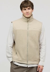 Helle beige Weste mit einem Fleece-Unterteil und glattem Obermaterial. Verfügt über einen hohen Kragen, einen durchgehenden Reißverschluss und Seitentaschen.