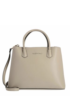Sac à main beige Valentino avec poignées arrondies, bandoulière amovible et nom de la marque embossé sur une surface en cuir lisse.