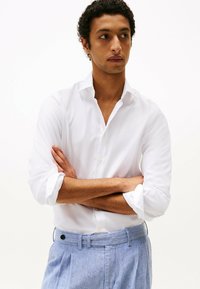 Tommy Hilfiger - SMART CASUAL TH FLEX - Formal shirt - optic white Thumbnail Image 1