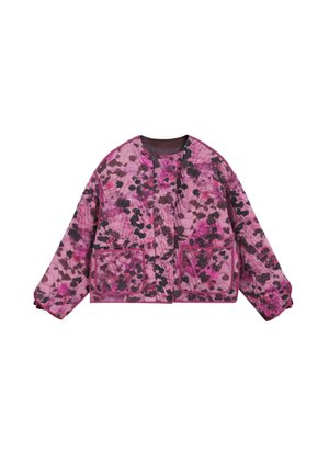 Chaqueta acolchada con patrón floral abstracto en rosa y negro, con cuello redondo, botones frontales, mangas largas y dos bolsillos delanteros.