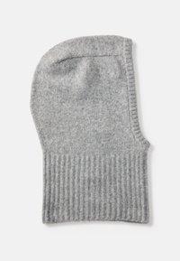 Gorro cinza de malha feito de lã macia e texturizada, com um punho canelado e um topo redondo ajustado para aquecer e cobrir.