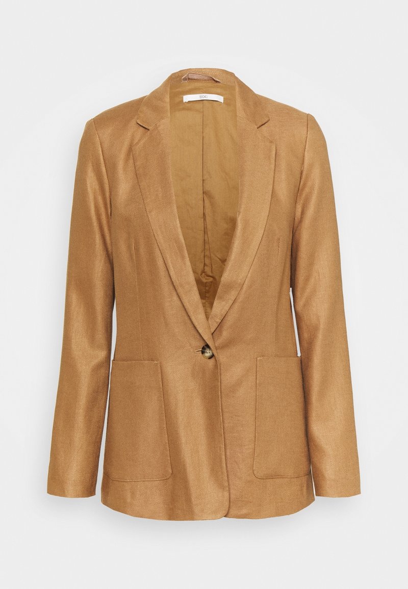Blazer marron camel à un bouton avec revers crantés et deux poches plaquées avant, présenté sur fond blanc.