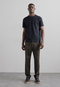 Emporio Armani Základné tričko - navy