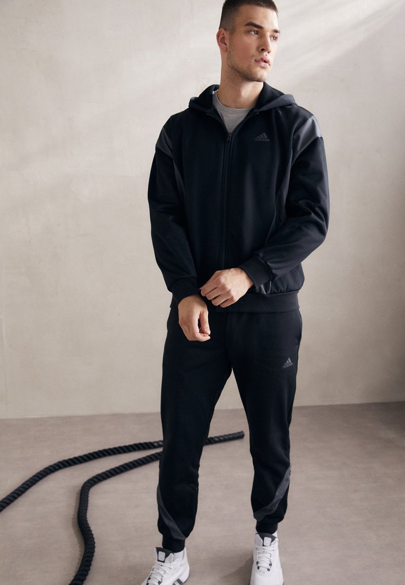 adidas Sportswear HOODED Trainingsanzug black/schwarz Zalando.de