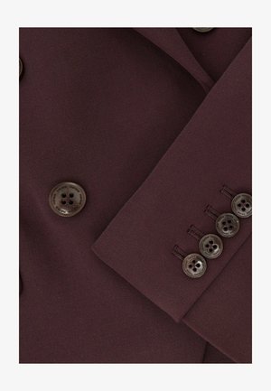 Bordeauxrote, maßgeschneiderte Jacke mit strukturierter Oberfläche, ausgestattet mit sechs runden, dunklen Knöpfen und einem strukturierten Reversdetail.