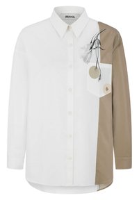 Camicia a maniche lunghe bianca e beige con chiusura a bottoni, caratterizzata da un design floreale sul lato sinistro e una tasca sul petto.