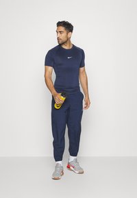 Nike Performance TIGHT - Sportfelső - obsidian/white