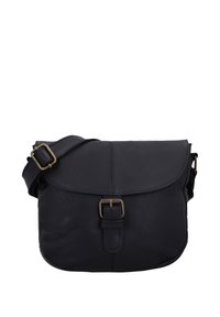 Zwarte leren crossbodytas met verstelbare band, klepafsluiting en bronzen gespdetail aan de voorkant.
