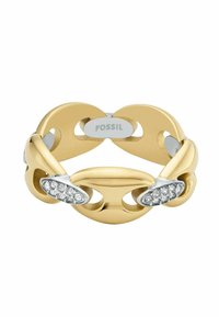 Guldtonet kædering med sammenflettede led, sølv accenter med indlejrede klare krystaller, glat finish og brandet inderside.